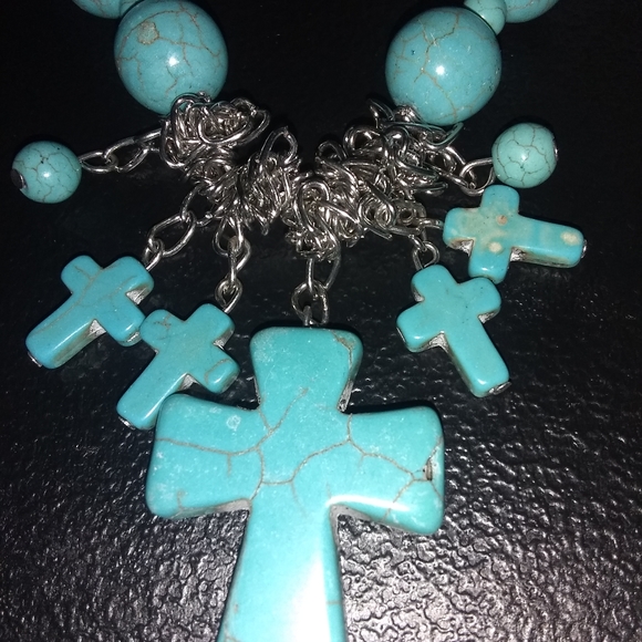 C 💟HARMING!/ TORQUOISE CROSS NECKLACE 💗 - Picture 6 of 8